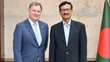 Foreign Affairs Adviser Md Touhid Hossain and USCIRF chair Stephen Schneck at the foreign ministry on 26 May. Photo: Courtesy