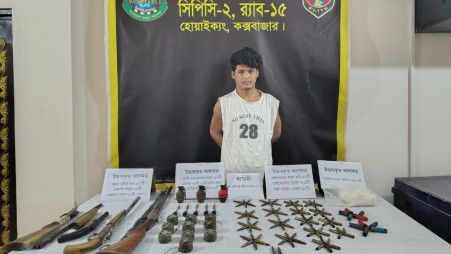 Rohingya criminal Md Shafi in custody with recovered arms at RAB-15's Cox's Bazar office on Tuesday. Photo: Courtesy