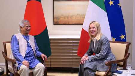 Chief Adviser Professor Muhammad Yunus held a meeting with Italy Prime Minister Giorgia Meloni at a hotel in New York on Wednesday. 
Photo: CA Press Wing