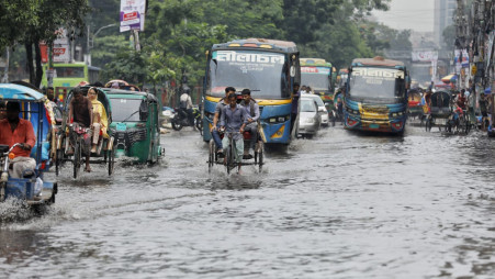 Several pedestrians were seen drenched, with public transport struggling to operate on waterlogged roads. File Photo: Rajib Dhar/TBS