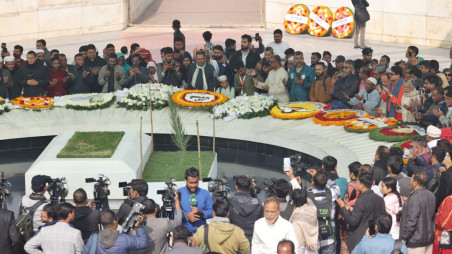 At 11:58am today, the park was opened to everyone, after which visitors began entering freely to offer prayers at Khaleda Zia’s grave. Photos: Mehedi Hasan
