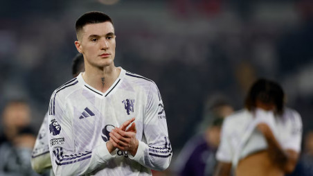 West Ham United v Manchester United - London Stadium, London, Britain - 10 February, 2026 Manchester United's Benjamin Sesko applauds fans after the match Action. Photo: Reuters