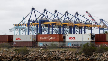 Shipping containers wait to be transported along a railroad at the port of Los Angeles in Long Beach, California, U.S., 10 March, 2026. Photo: Reuters/Caroline Brehman/File Photo.