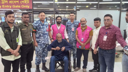 The expatriate was received at the airport by representatives from the Brac Migration Programme, with assistance from Civil Aviation Security (AVSEC) and the Expatriate Welfare Desk. Photo: Courtesy