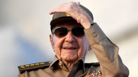 Raúl Castro is older, frailer, but more symbolic and more strategically difficult to remove. Photo: REUTERS