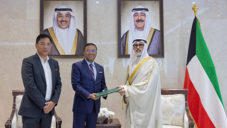 Prime Minister's Foreign Affairs Adviser and Special Envoy Humayun Kabir handed over a consignment of food items as a goodwill gesture to Kuwaiti  Foreign Minister Sheikh Jarrah Jaber Al-Ahmad Al-Sabah. Photo: Courtesy