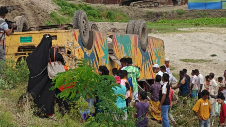 Four passengers died on the spot in the accident, while at least 10 others were injured. Photo: TBS
