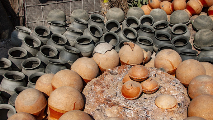 Food aficionados learn benefits of stoneware cooking - The Economic Times