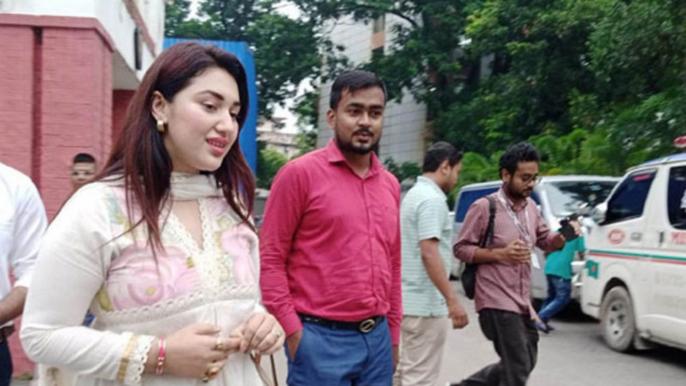 Bangladeshi Apu Biswas Fucking - Cyberbullying hinders normal life of people: Apu Biswas | The Business  Standard