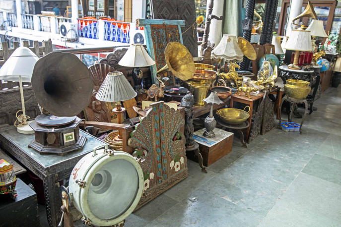 Faded glow of the antiques