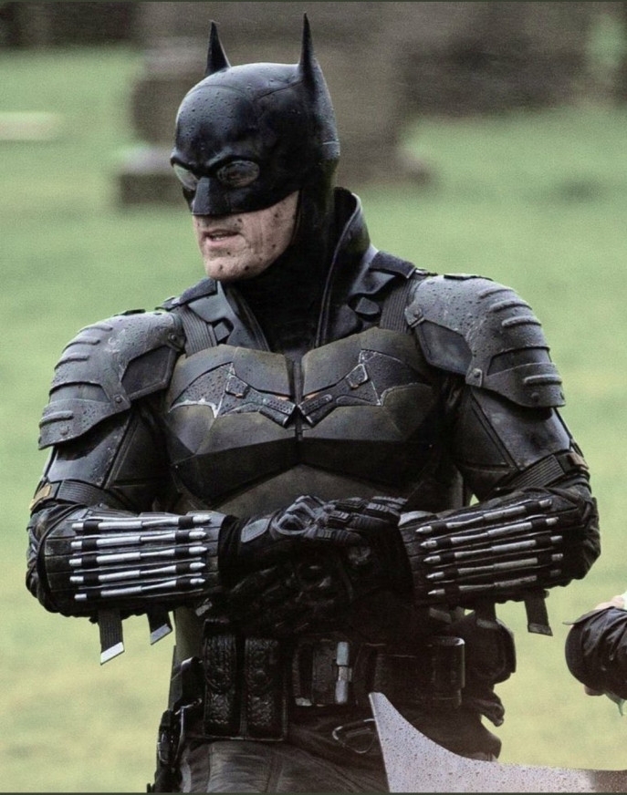 Robert Pattinson's Batsuit revealed in leaked set photos | undefined