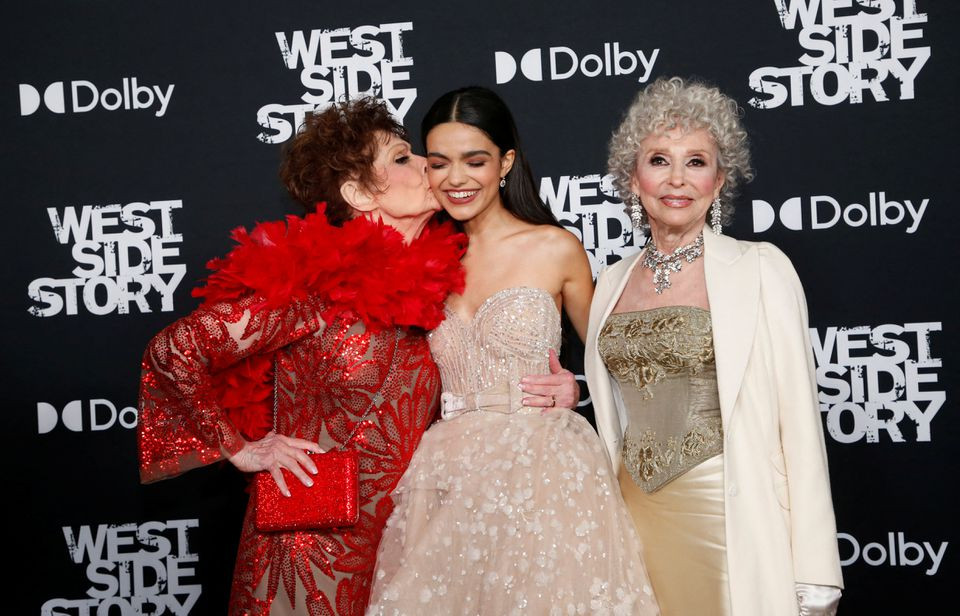 Carol Lawrence, Rachel Zegler and Rita Moreno attend the premiere for the film West Side Story at El Capitan theatre in Los Angeles, California, U.S. December 7, 2021. Photo: Reuters 



