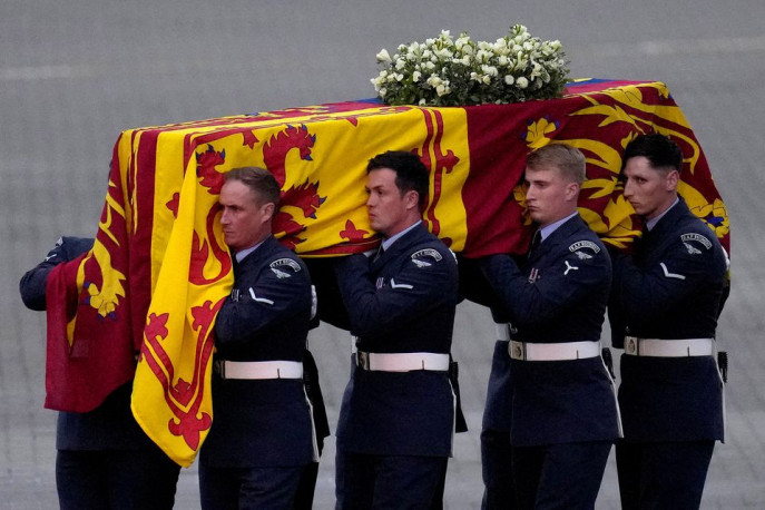 The coffin of Queen Elizabeth II is carried off a plane by the Queen&#039;s Colour Squadron at RAF Northolt in London, to be taken to Buckingham Palace, Tuesday, Sept. 13, 2022. Kirsty Wigglesworth/Pool via REUTERS