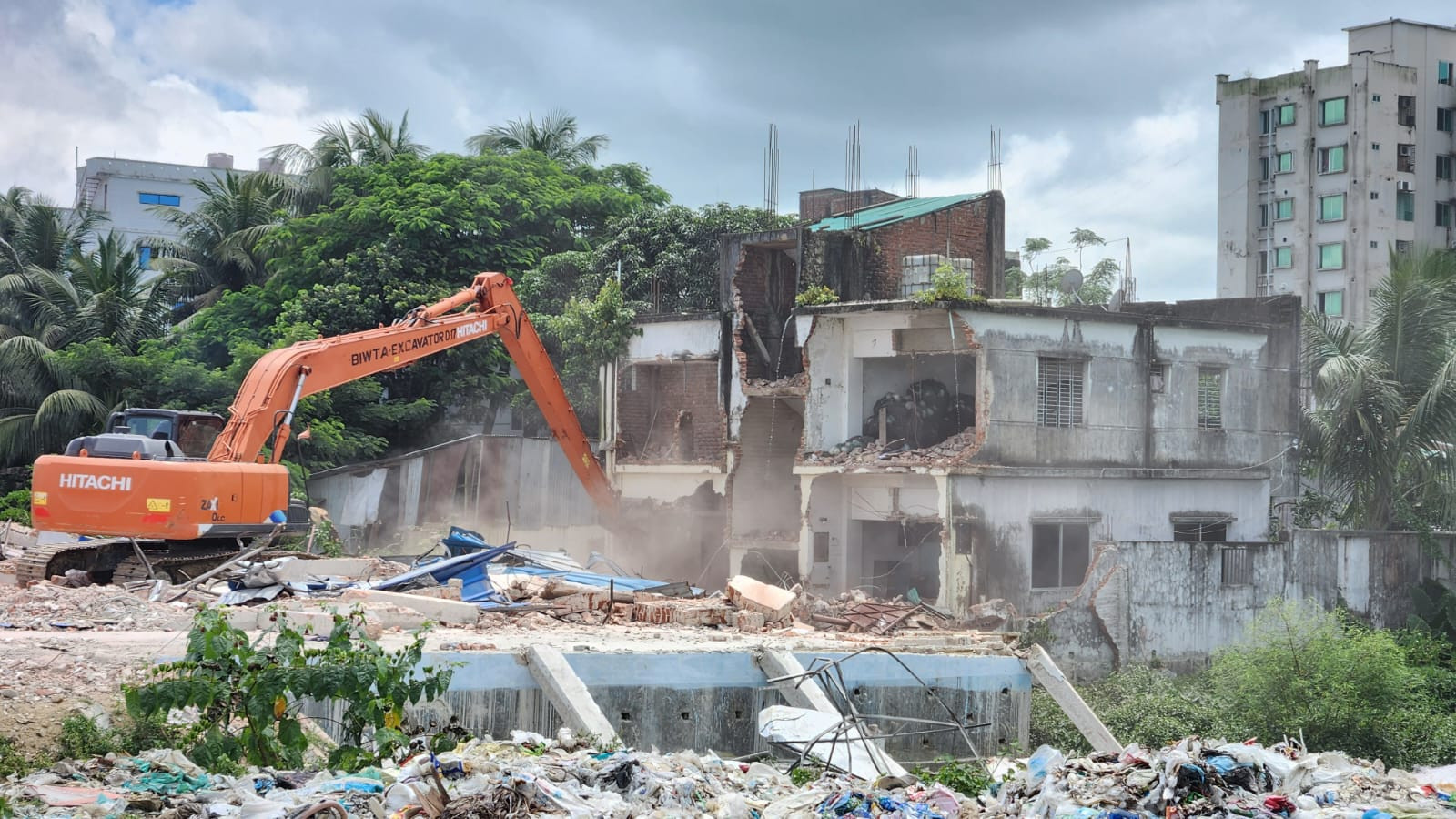 Illegal structures being demolished near Bakkhali River in Cox's Bazar on 4 September 2025. Photo: TBS