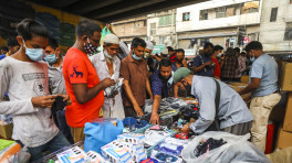 Salesmen at the Babubazar wholesale face mask market in the capital pass a busy time as the country’s Covid-19 cases witnessed a surge in recent time. The photo was taken on Saturday. Photo: Salahuddin Ahmed/TBS