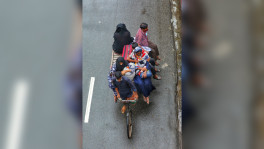 People are leaving and coming back to Dhaka continuously, undermining the achievements of earlier lockdowns. Photo: Salahuddin Ahmed/TBS