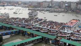 In Barishal’s case, the low-cost of travel via waterways encourages people to migrate to Dhaka and other cities, like Chattogram. Photo: Syed Zakir Hossain
