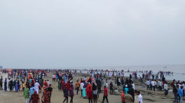 Tourists in Kuakata sea beach during Eid-ul-Fitr holidays. Photo: Syed Mehedi Hasan