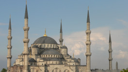The Blue Mosque in Istanbul has a typical Ottoman layout with a central dome surrounded by four semi-domes over the prayer hall. Photo: Collected