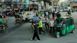 Students controlling the traffic. Photo: Nayem Ali