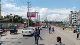 Students from various schools, colleges, and universities were working at different points to manage traffic and maintain order in Savar. Photo: TBS