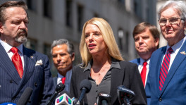 Former Florida Attorney General Pam Bondi speaks during a press conference by supporters of former US President Donald Trump after they attended his trial for allegedly covering up hush money payments linked to extramarital affair with Stormy Daniels, in Manhattan, New York City, US, May 21, 2024. REUTERS/David 'Dee' Delgado/File Phot