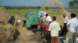 A rice threshing machine. Photo: Collected