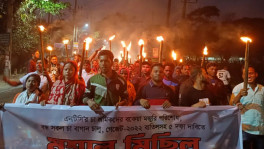 On 25 November, the workers under the banner of Bangladesh Tea Worker Federation and Tea Garden Education Right Implementation Council jointly brought out a torch procession demanding payment of outstanding dues, fixing daily wage etc. Photo: UNB