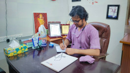 A doctor provides consultation at the Outpatient Department of a hospital. Photo: Courtesy