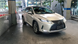 The LED headlamps are executed cleanly, and the bumper is designed with strong lines without veering into an over-assertive look. PHOTO: Akif Hamid