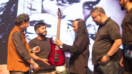 Mahbub Alam Siam presents an Osiris Guitar (OB-01) to Warfaze founder Ibrahim Ahmed Kamal during an event in 2022. Photos: TBS