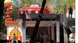 A mob vandalises a shrine in Kushtia, where a pir was killed during the attack. Photo: COURTESY 
