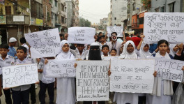 Teachers, students, and guardians demonstrated in the capital's Mirpur-11 today (21 May), demanding exemplary punishment for those responsible for the rape and murder of eight-year-old Ramisa Akter, a student of Popular Model High School in Pallabi. Photo: TBS
