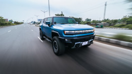 Finished in the exclusive Neptune Blue matte paint unique to the Omega Edition, this Hummer looks unlike anything else on the road. PHOTO: Akif Hamid