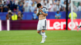 Lionel Messi is seen wiping his tears with his shirt ​after scoring Argentina's first goal against Algeria on 16 June 2026. Photo: AFP