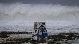 High waves caused by super typhoon Bavi crash in Guam's coastline. Photo: Yuichi Yamazaki/AFP via DW